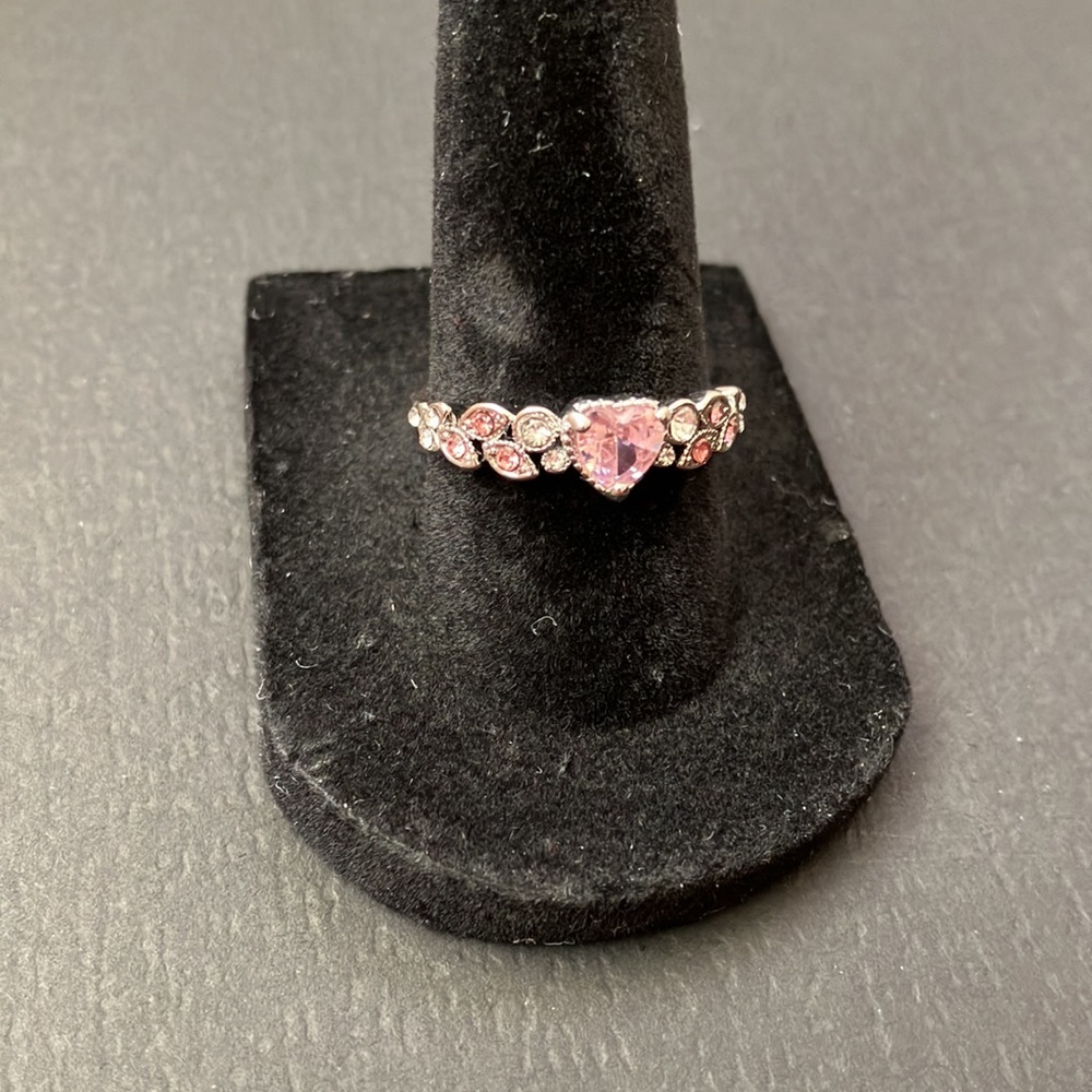 Women’s Heart Shaped Ring Size 8 - Picture 3 of 6